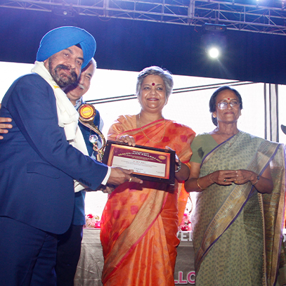 Awards-for-excellence-in-ayurvedic-opthalmology-by-Cabinet-Minister-Smt.-Rita-Bhaguna-Joshi-Ji